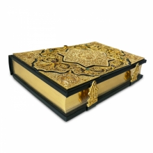 Коран с филигранью (золото) с гранатами и гидротермальными изумрудами