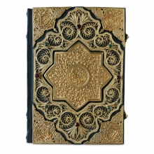 Коран с филигранью (золото) с гранатами и гидротермальными изумрудами